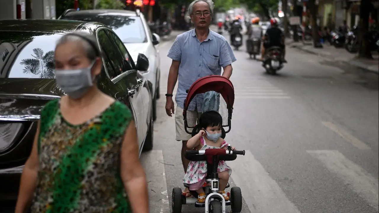 เวียดนามแจก 'โบนัสมีลูก' หลังยกเลิกนโยบายลูก 2 คน หวังกู้วิกฤตสังคมสูงวัย