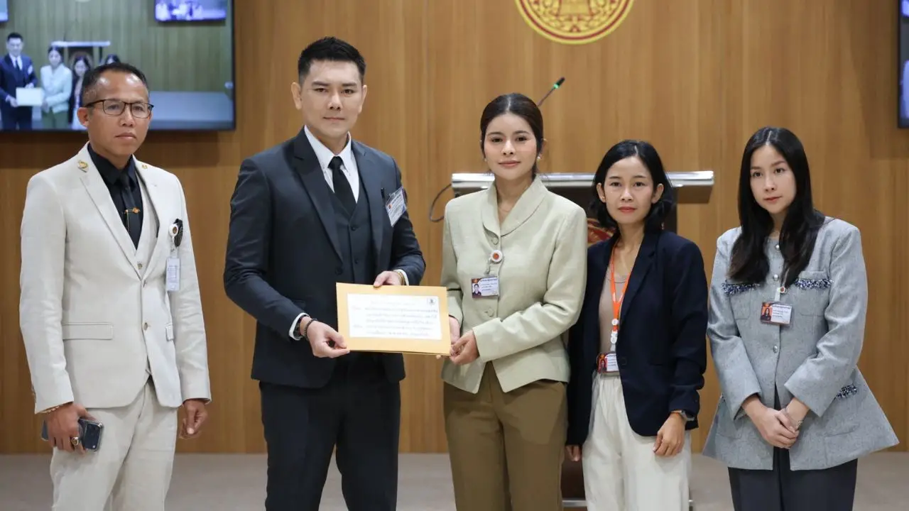 'ลิซ่า ภคมน' รับลูก 'ทนายอั๋น' จี้ กมธ.พัฒนาการเมืองฯ ทลายขบวนการโกงสอบท้องถิ่น