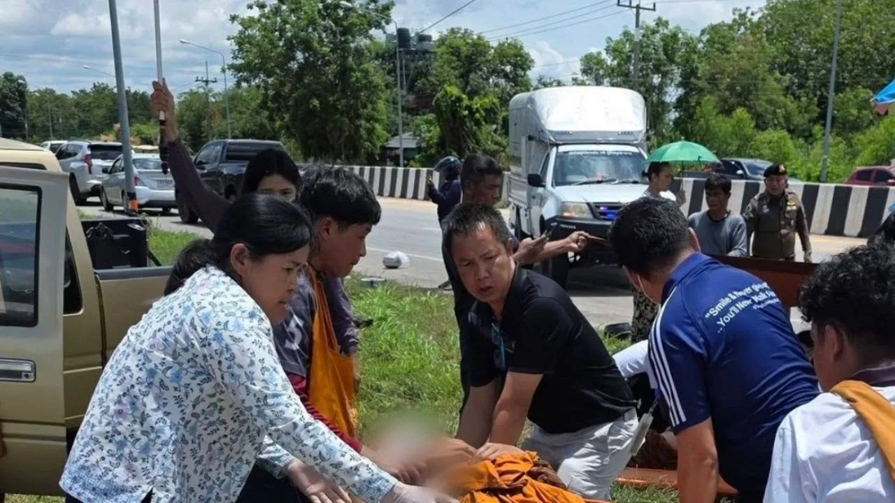ชื่นชม 'พว.วิวัตร เหล่าน้อย' เข้าช่วยเหลือ CPR พระบาดเจ็บ เหตุเด็ก 11 ขับรถชน