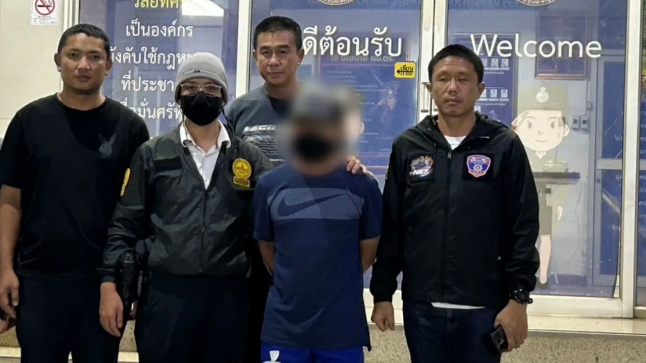 รวบแล้ว 'ชายสวมฮู้ด' ส่งพัสดุต้องสงสัยให้แอร์สาว จ่อคุมตัวค้นแหล่งกบดานที่อยุธยา
