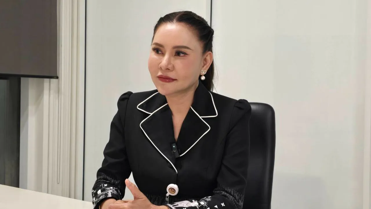 'ธิวัลรัตน์' ผลักดันพิพิธภัณฑ์กลางเพชรบุรี หลังขุดพบแหวน 2,000 ปี นำโบราณวัตถุคืนถิ่น