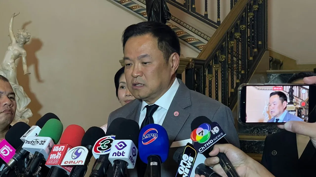 'อนุทิน' น้อมรับโพลร่วงต้องเร่งแก้ เชื่อหลายเรื่องอาจสื่อสารไม่ชัดเจน ขู่ปรับ 'รัฐมนตรีโลกลืม'