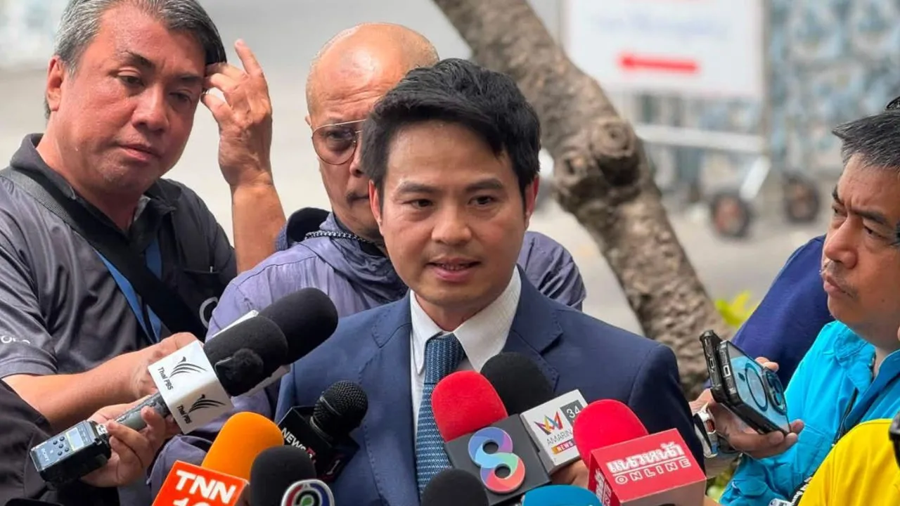 'ภราดร' น้อมรับผลโพลความนิยมรัฐบาลตก ขอบคุณ ปชช. เป็นกระจกส่อง ขอโอกาสแก้มือแล้วมาประเมินใหม่