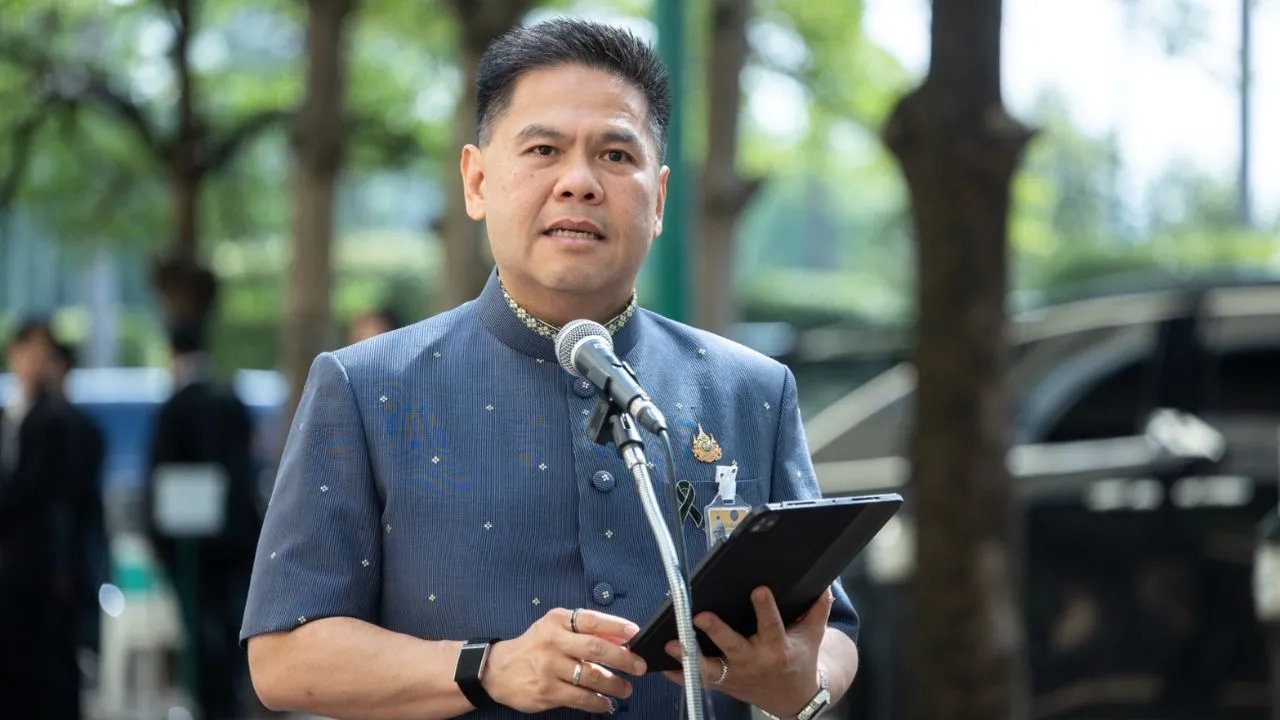'วราวุธ' เผย เศษโฟมทะลักหมู่บ้านบ่อวิน มาจากโรงงานผลิตตู้เย็นในระยอง