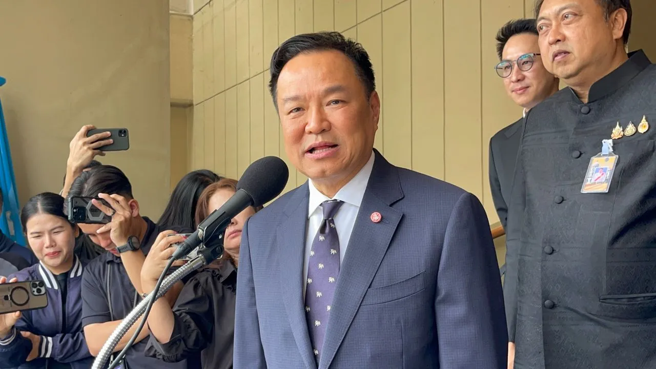 'อนุทิน' ปิดโอกาสพบ 'ทักษิณ' ที่มาเลเซีย บอกประชุมยาวทั้งวัน เคยแสดงความยินดีไปแล้ว