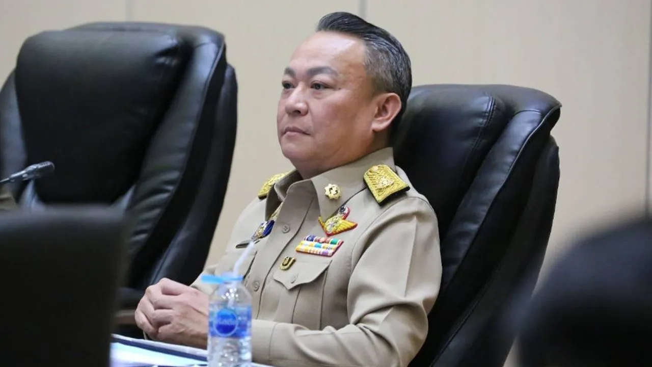 'วัชรพงศ์' ฉะขบวนการจ้องล้มรัฐบาล ปล่อยเฟกนิวส์ดิสเครดิตรายวัน หวังพึ่งอำนาจนอกระบบ