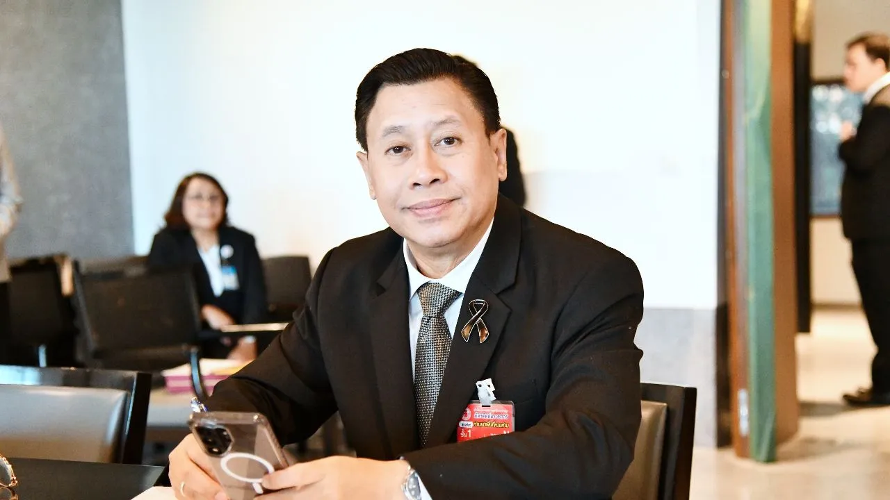 'จักรภพ' เข้าสภาฯ รายงานตัวเป็น สส. คนใหม่ หลัง 'ประเสริฐ' เปิดทางขอลาออก