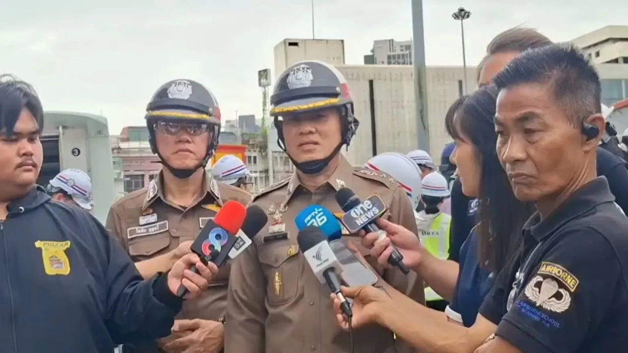 เผยถนนประชาธิปกทรุดตัวเล็กน้อย เหตุน้ำรั่วอุโมงค์รถไฟฟ้า ยังไม่รับรองความปลอดภัย 100%