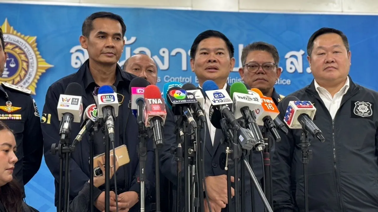 ออกหมายจับ 3 ชาวลาว โยงคดีแอร์ 'มีนา' ขนเฮโรอีนส่งเข้าไทย หาคนหิ้วไปประเทศที่ 3