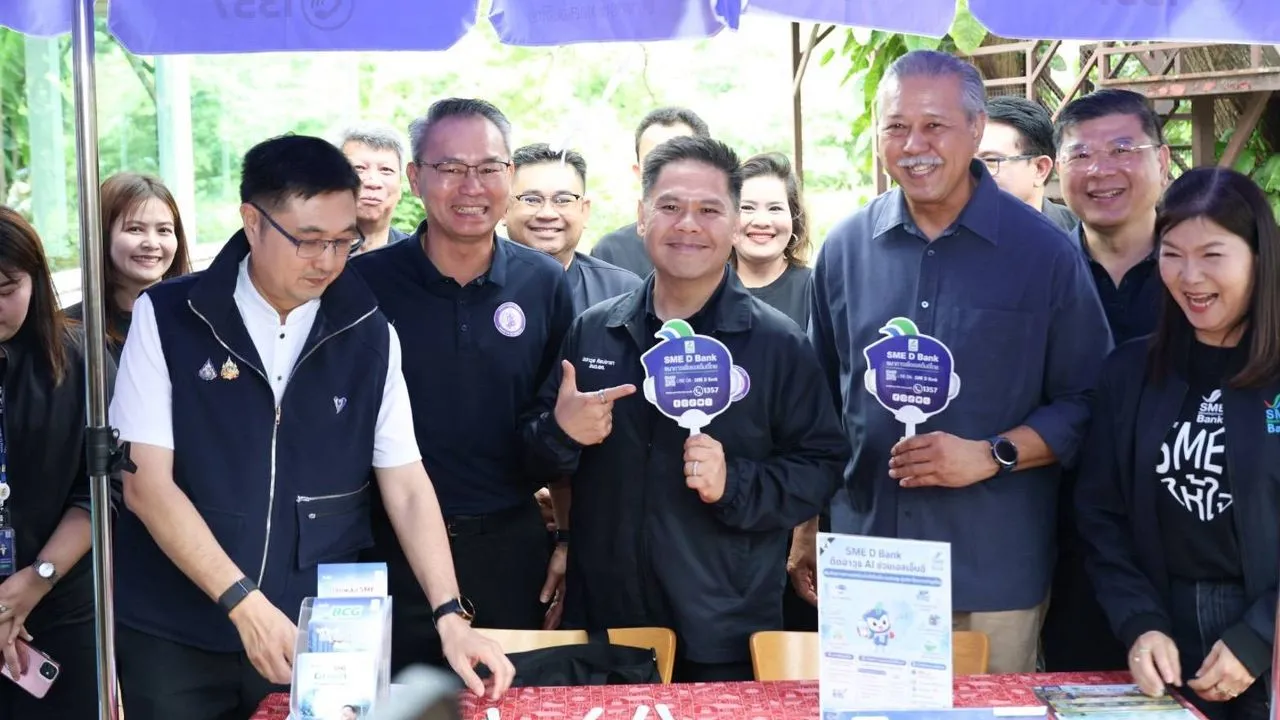 'วราวุธ' ลงพื้นที่เยี่ยมวิสาหกิจชุมชน-ลูกค้า SME D Bank หนุน อุตสาหกรรมอาหารนวัตกรรม
