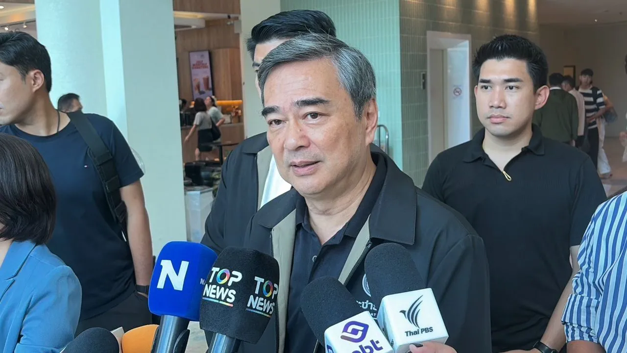 'อภิสิทธิ์' เร่งรัฐบาลตรวจสอบ ประชาชนอุทธรณ์เยียวยาน้ำท่วมหาดใหญ่-สงขลา