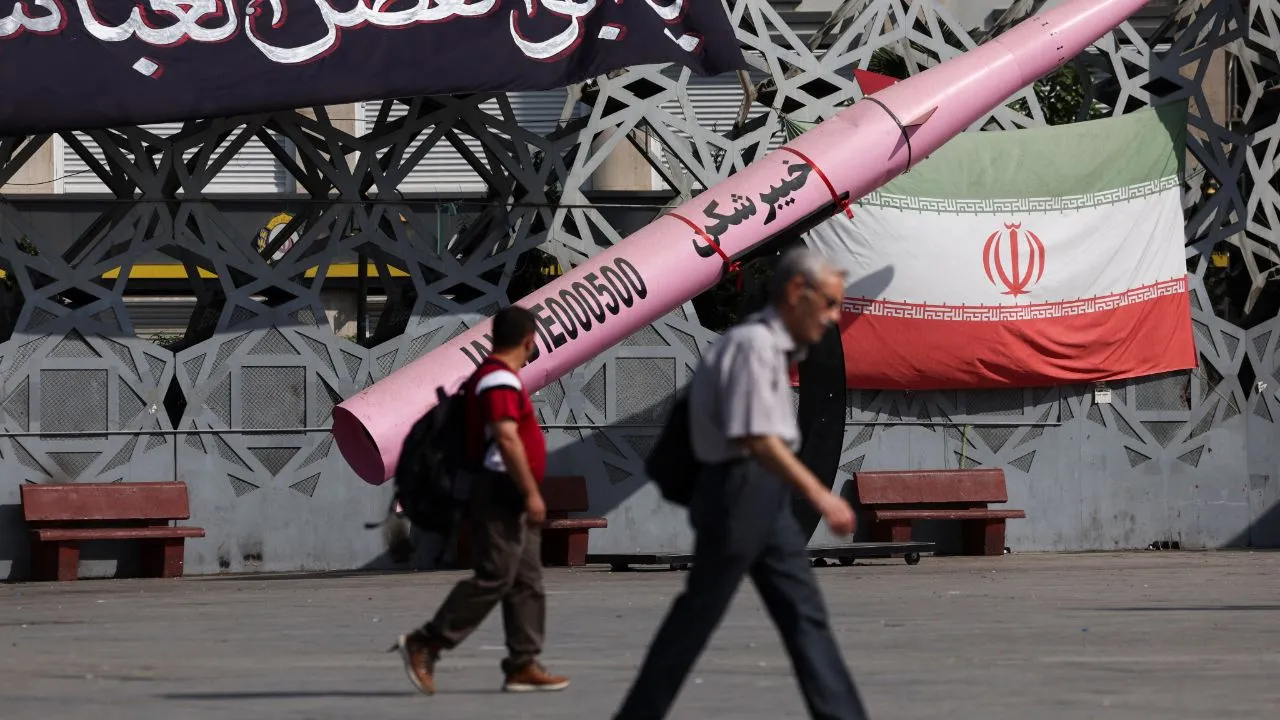 อิหร่านเผย สหรัฐฯ โจมตีดับ 1 เจ็บ 2 เกิดระเบิดที่เกาะเกชม์