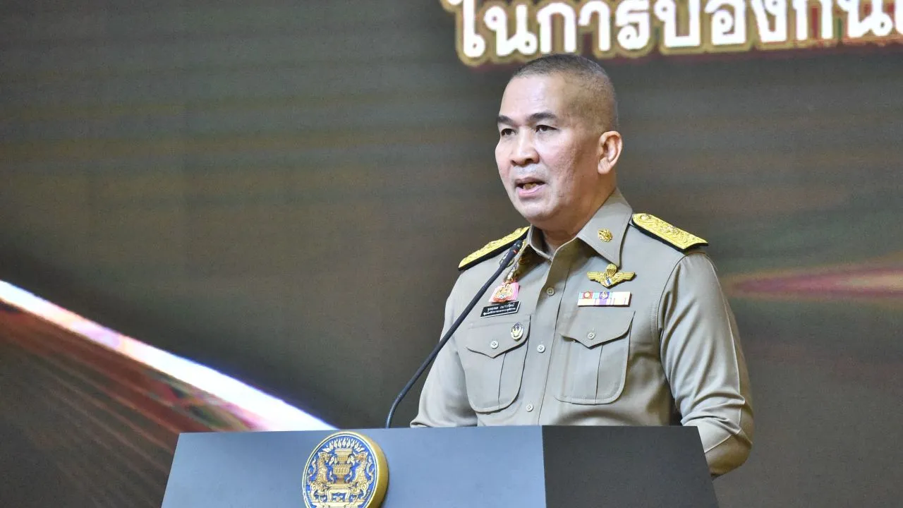 'รุทธพล' โต้ 'พริษฐ์' ส่งฟ้องคดีฮั้วสว. ตามพยานหลักฐาน