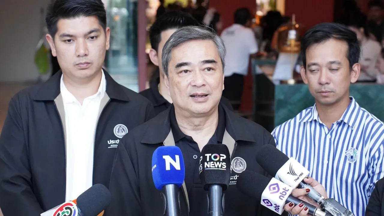 'อภิสิทธิ์' เผย ปชป. เตรียมล็อกเป้ารออภิปรายไม่ไว้วางใจรัฐมนตรีแล้ว
