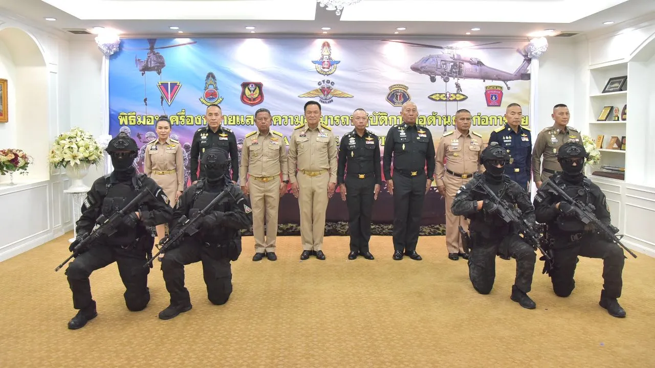 'อนุทิน' ถกกองทัพไทย ก่อนเยือนจีน ย้ำไม่ปิดกั้นเป็นตัวกลางไกล่เกลี่ย ไทย - กัมพูชา