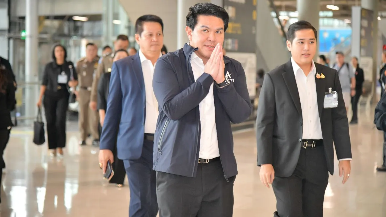 'สุรศักดิ์' ตรวจสนามบินสุวรรณภูมิ สั่งเร่งเสริมเครื่องระบบตรวจพาสปอร์ตอัตโนมัติ