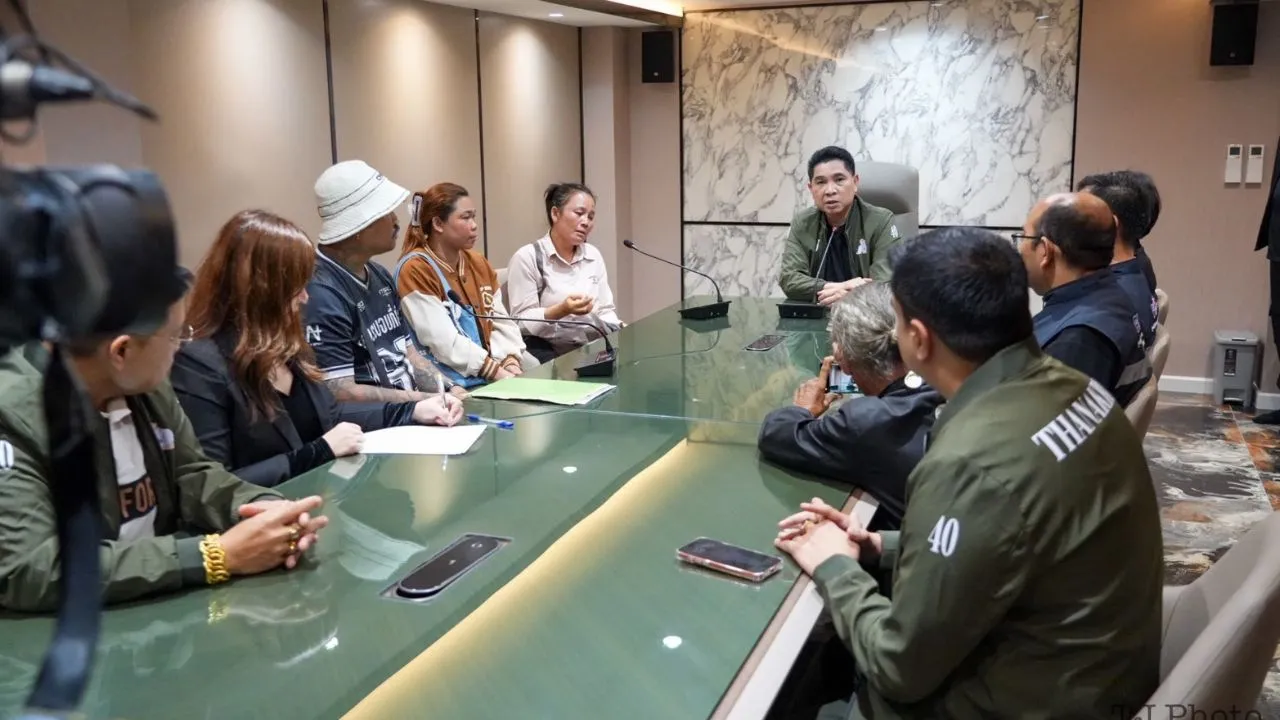 กธ. จับมือ 'มูลนิธิธรรมนัส-สธ.-สภาทนายความ' ช่วย 2 ครอบครัวเหยื่อไฟไหม้โรงเบียร์ดัง