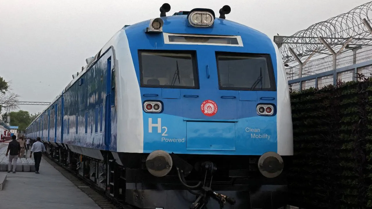 ิอินเดียเปิดตัวรถไฟพลังงานไฮโดรเจนขบวนแรก เดินหน้าขนส่งสะอาด ลดการปล่อยคาร์บอน
