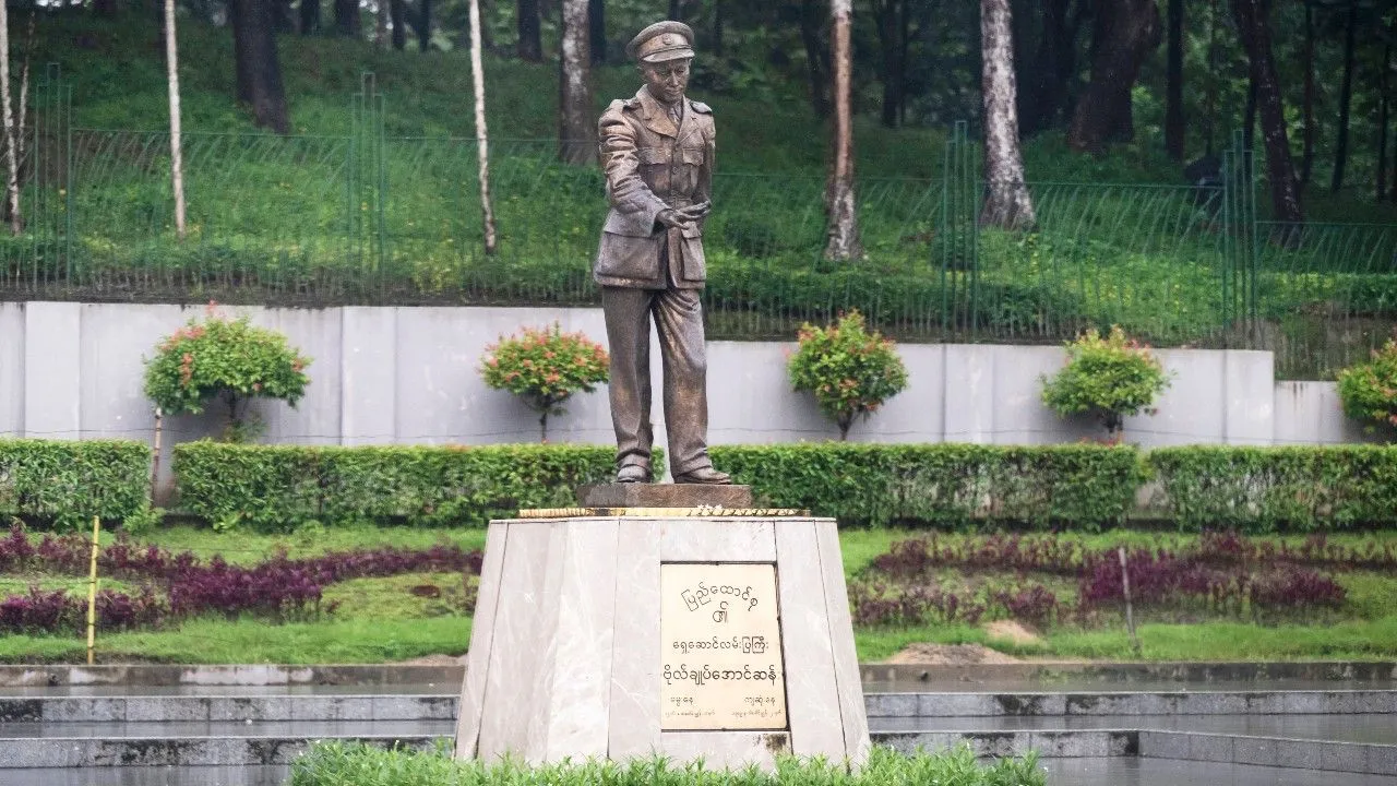 รัฐบาลทหารเมียนมาซุ่มรื้อ 'รูปปั้นนายพลอองซาน' ทั่วประเทศ ชี้หวังลบเงา 'อองซานซูจี'