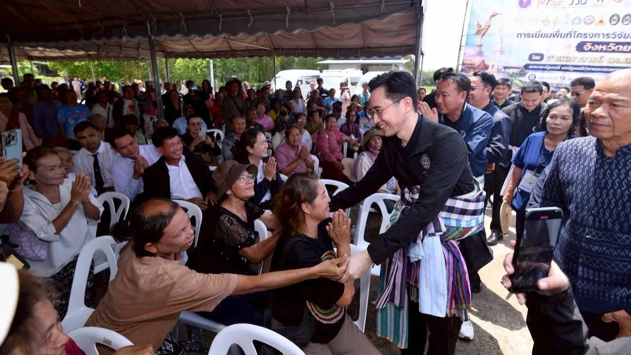 เกษตรกรแห่รับ 'อ.เชน' ขอบคุณแก้จนถึงถิ่น