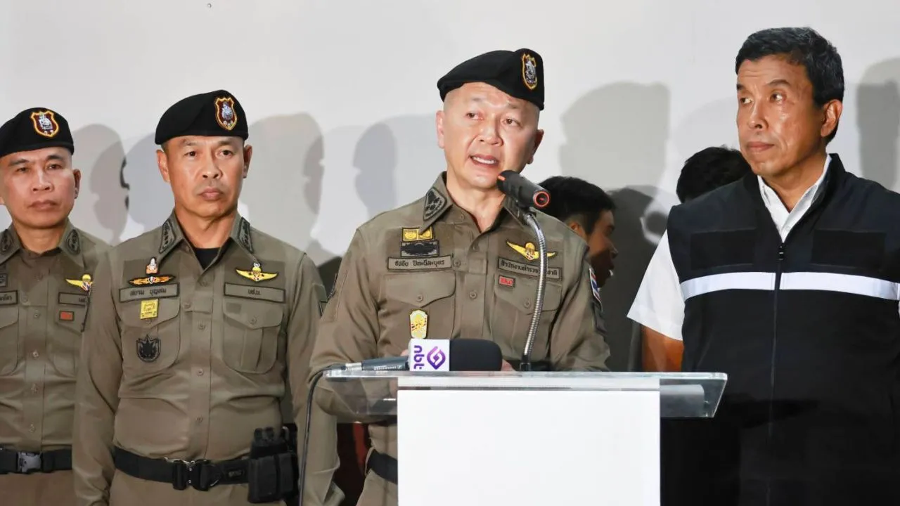 ลงพื้นที่ตรวจสถานบันเทิงย่านทองหล่อ-เอกมัย สั่งปิด 3 ร้าน ไม่มีใบอนุญาต