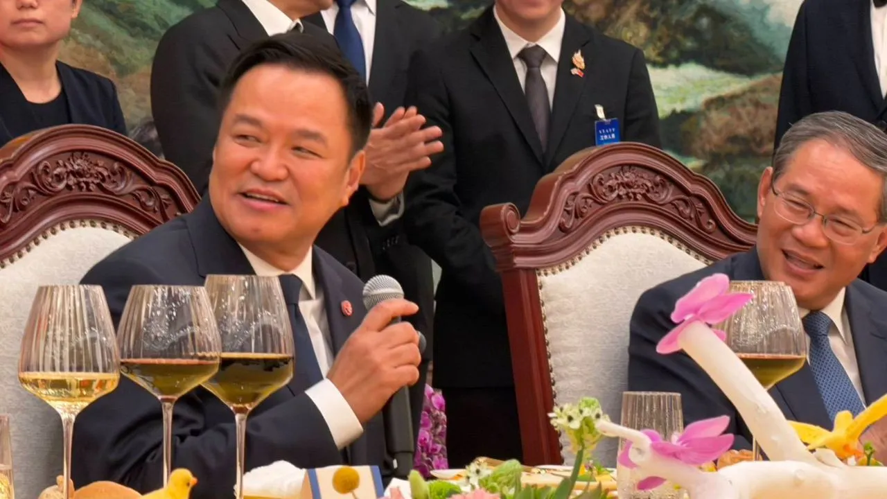 'อนุทิน' โชว์ร้องเพลง 'เถียนมี่มี่' บนโต๊ะอาหารปิดท้ายงานเลี้ยงนายกฯ จีน