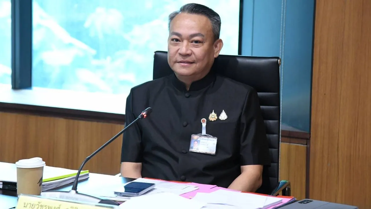 'วัชรพงศ์' ฟาดกลับ 'ณัฐพงษ์' ขู่ซักฟอกแค่มวยล้มต้มคนดู ท้ามีใบเสร็จทุจริตส่ง ป.ป.ช. ได้