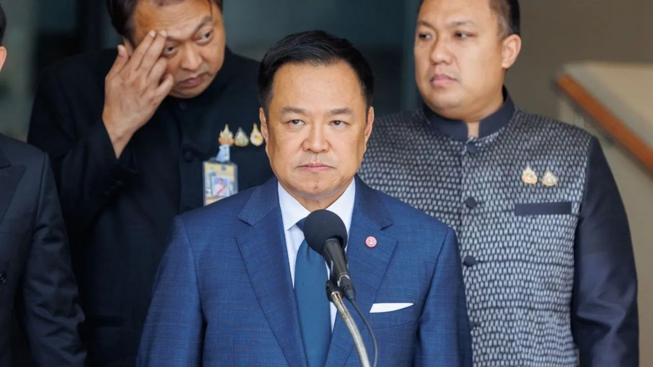 นายกฯ ยังไม่ได้รับรายงานทางการมติ 'นพ.สรณ' พ้น ปธ.กสทช. ยันทุกอย่างต้องตาม กม.