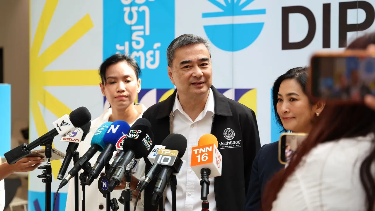 'อภิสิทธิ์' ขอบคุณรัฐบาลพับแผน 'แลนด์บริดจ์' ชี้ตัดสินใจถูกต้อง