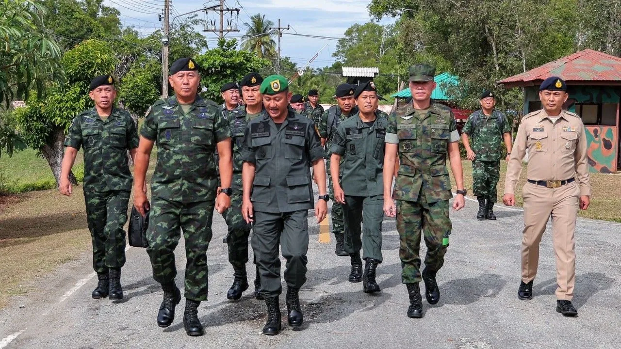 'บิ๊กปู' ตรวจเยี่ยม ฉก.ทพ.45 - ฉก.ตร.น.ธ.93 ย้ำดูแลกำลังพลรอบด้าน
