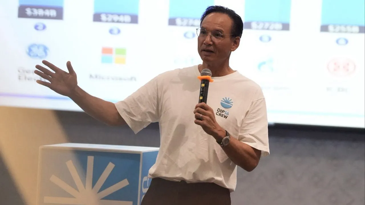 'กรณ์' ฉายภาพวิกฤตเศรษฐกิจไทย-โลก สะท้อนปัญหาสังคมสูงวัย เด็กเกิดน้อย เหลื่อมล้ำทางการศึกษา
