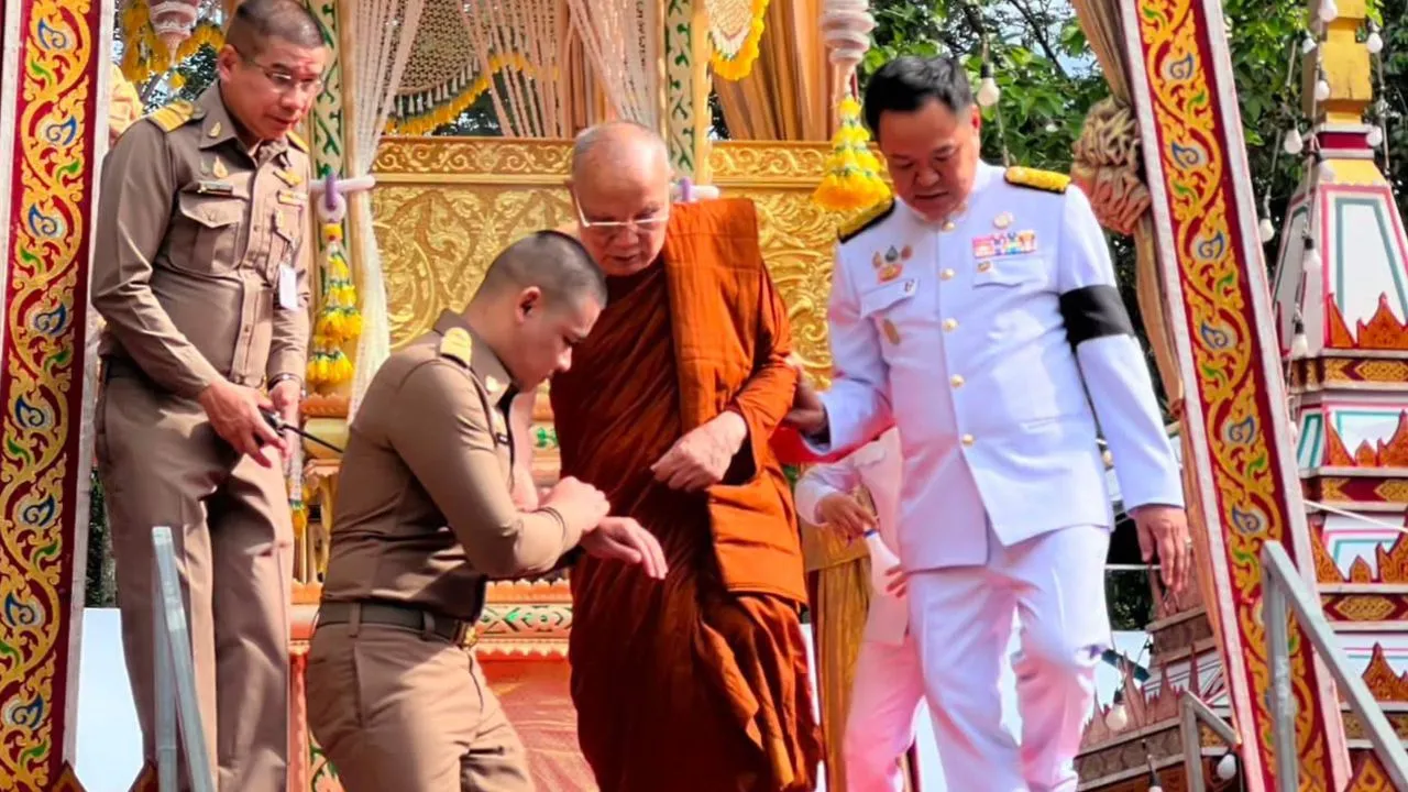 'อนุทิน' ร่วมงานศพ 'สส.หรั่ง' ที่อุดรฯ หลังเสียชีวิตด้วยโรคประจำตัว