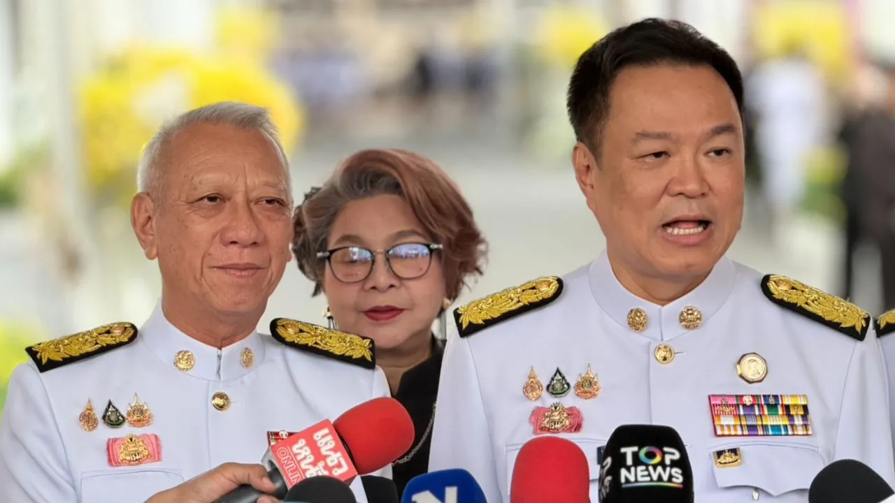 'อนุทิน' ควง 'พิพัฒน์-นาที' สยบรอยร้าว ติดตลก 2 น. 1 พ. ยัน ครม.เดินหน้าทำงานร่วมกันราบรื่น