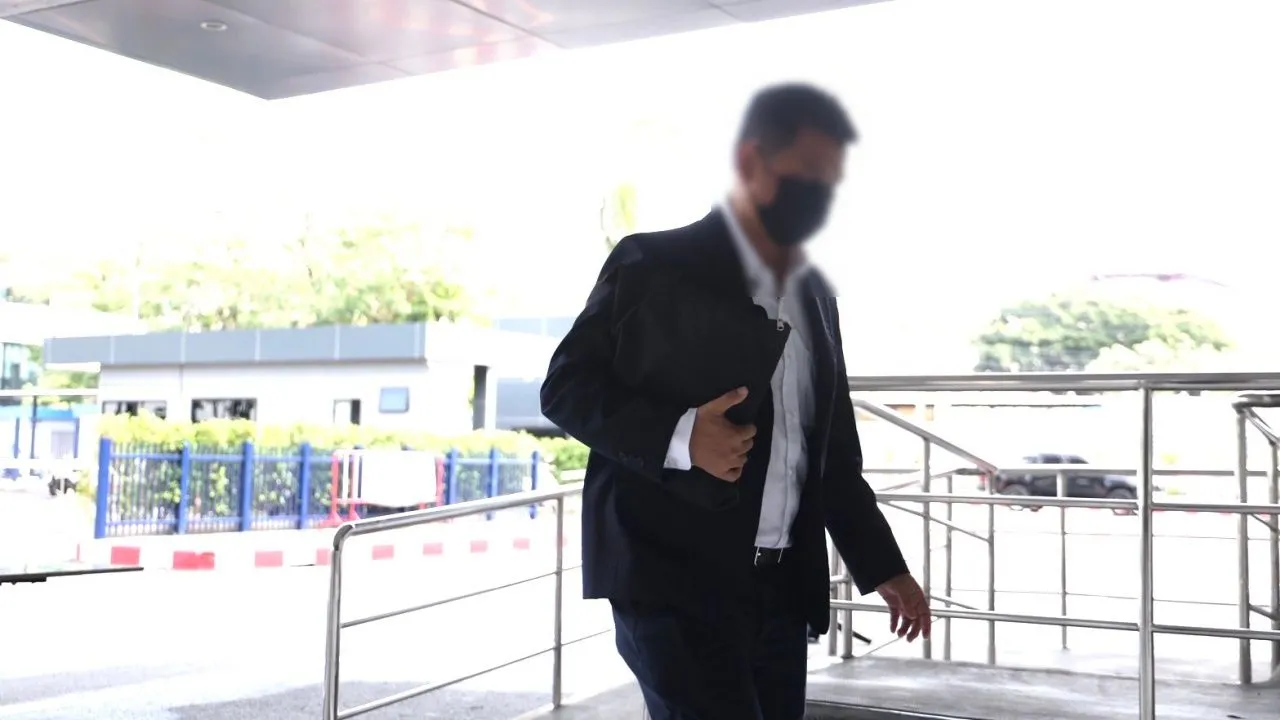 'เรืองเดช' ผอ.มศว พบตำรวจกองปราบ รับทราบข้อหาคดีโกงสอบท้องถิ่น อ่วม 7 ข้อหาหนัก