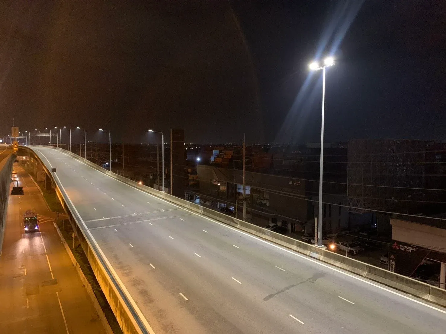 ทางด่วนปลดระวาง'ไฟส้ม' เปลี่ยนหลอด LED ลดค่าไฟ 75 ล้าน/ปี