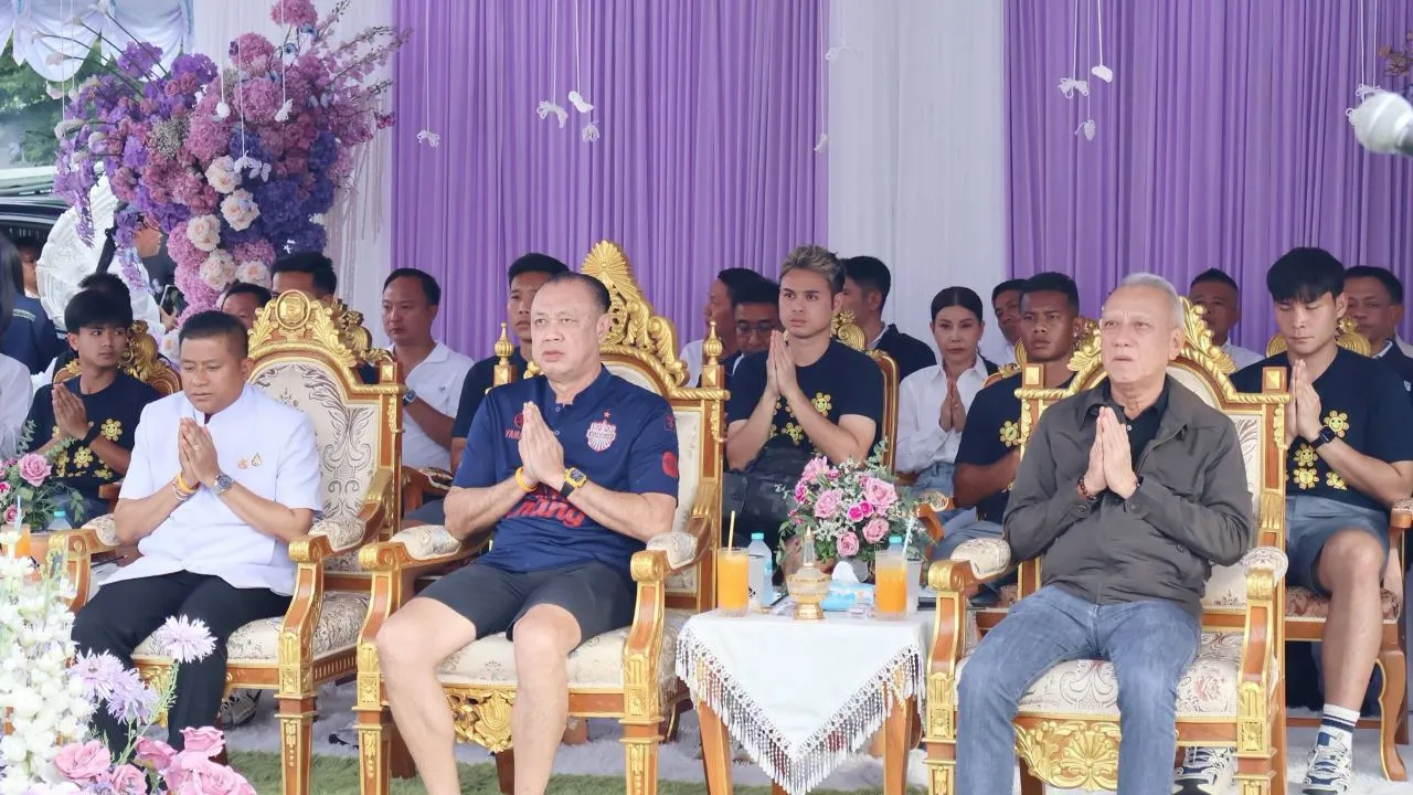 'เนวิน' ควง 'พิพัฒน์' เยือนถิ่นใต้ ร่วมพิธีสักการะศาลหลักเมืองนครศรีธรรมราช
