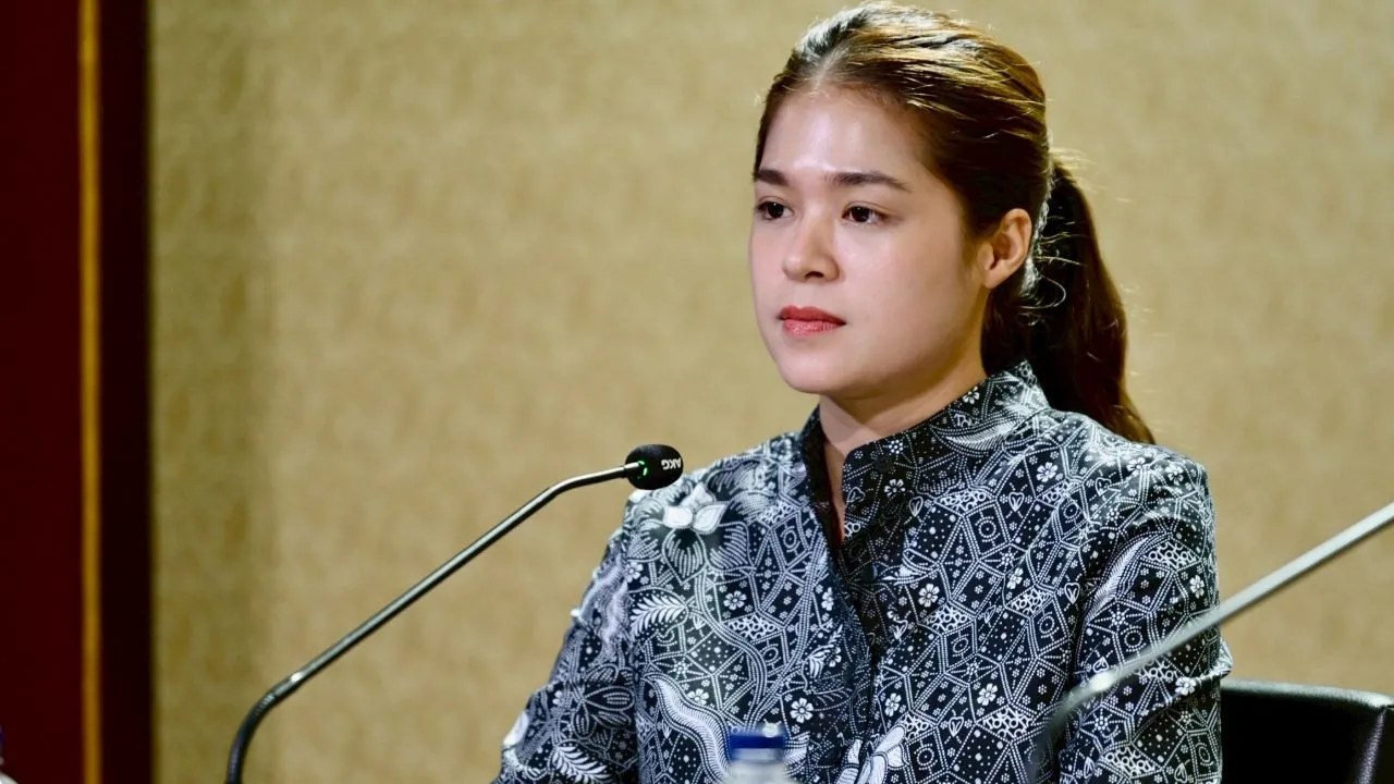 'พลอยทะเล' เย้ย 'ลิซ่า' เป็นฝ่ายค้านเลยไม่เห็นภาวะผู้นำของนายกฯ