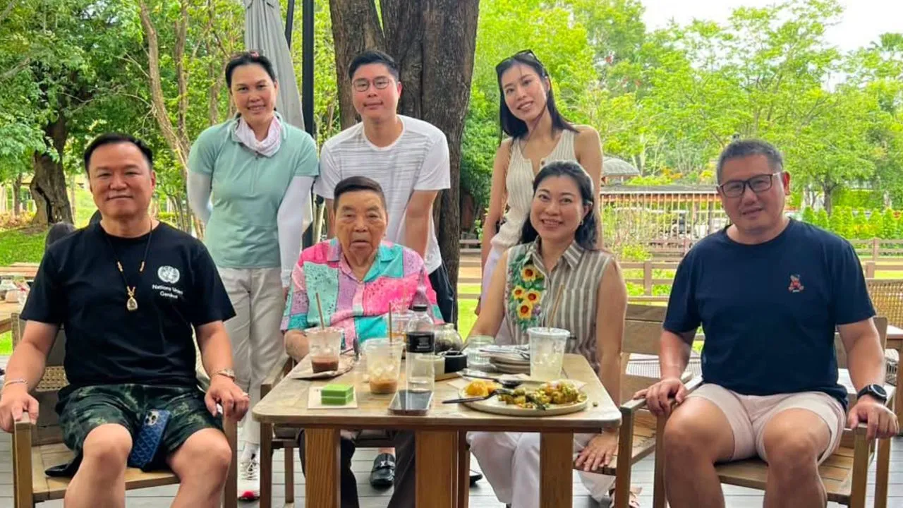'อนุทิน' โพสต์ภาพนุ่งกางเกงขาสั้น บอกสบาย หลังดราม่า 'เนวิน' ถูกวิจารณ์