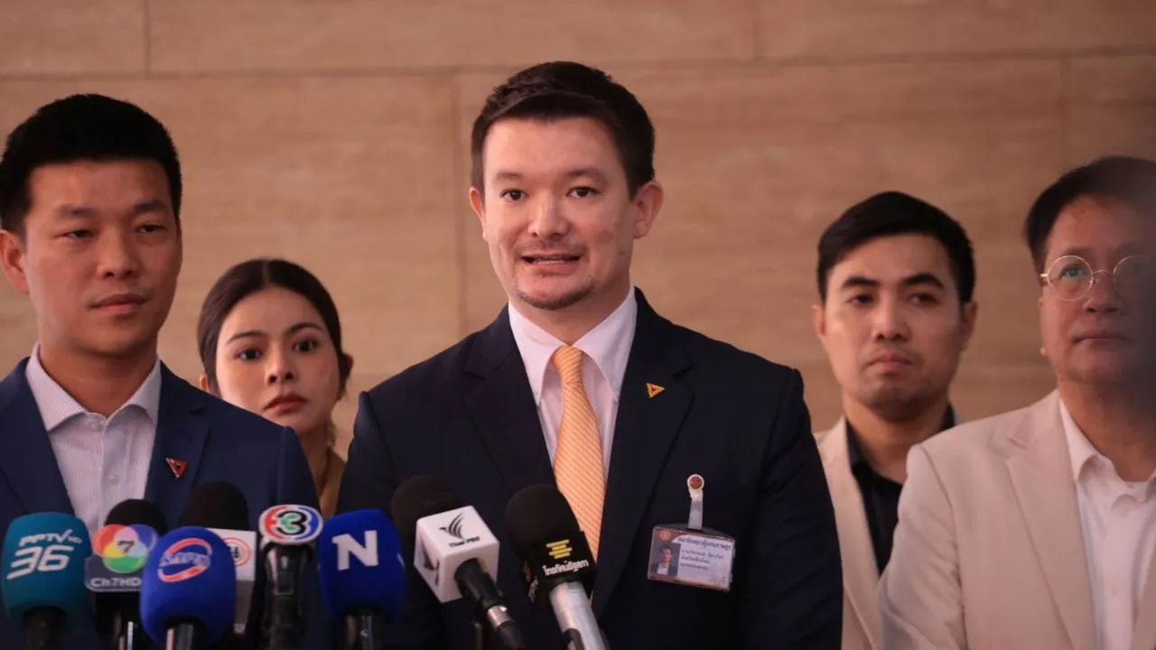 'ภัทรพงษ์' เปิดตัวเว็บไซต์ติดตามข้อมูลมลพิษทางน้ำข้ามแดน ไม่ใช้งบสักบาท บอกรัฐเอาข้อมูลไปใช้ได้