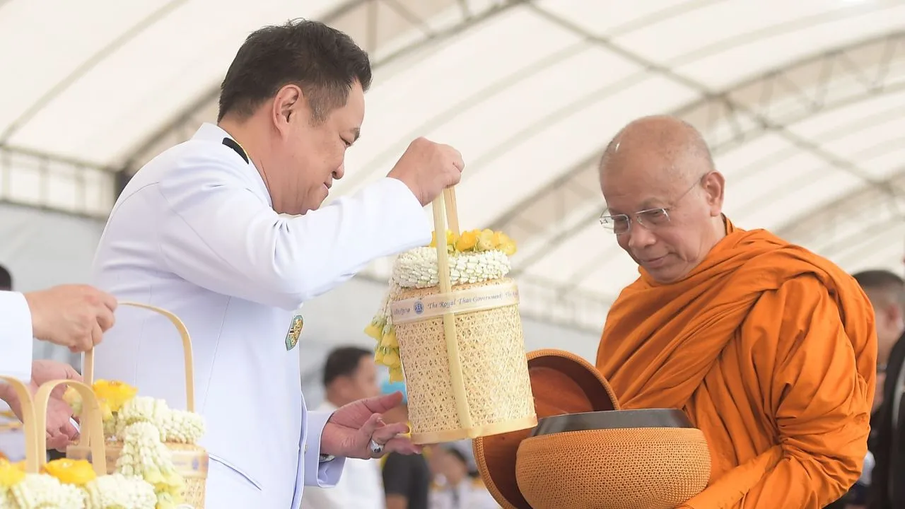 'อนุทิน' เตรียมนำทำบุญตักบาตรวันแม่แห่งชาติ 12 ส.ค. ถวายพระราชกุศล