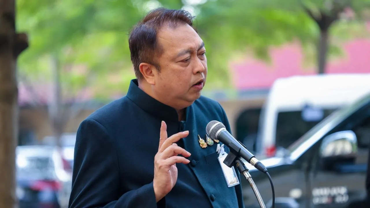 'สุชาติ' ลั่นเป็นคนรักษาผลประโยชน์ชาติสูงสุด สวน 'ไอซ์' ตรวจสอบแต่ไร้องค์ความรู้