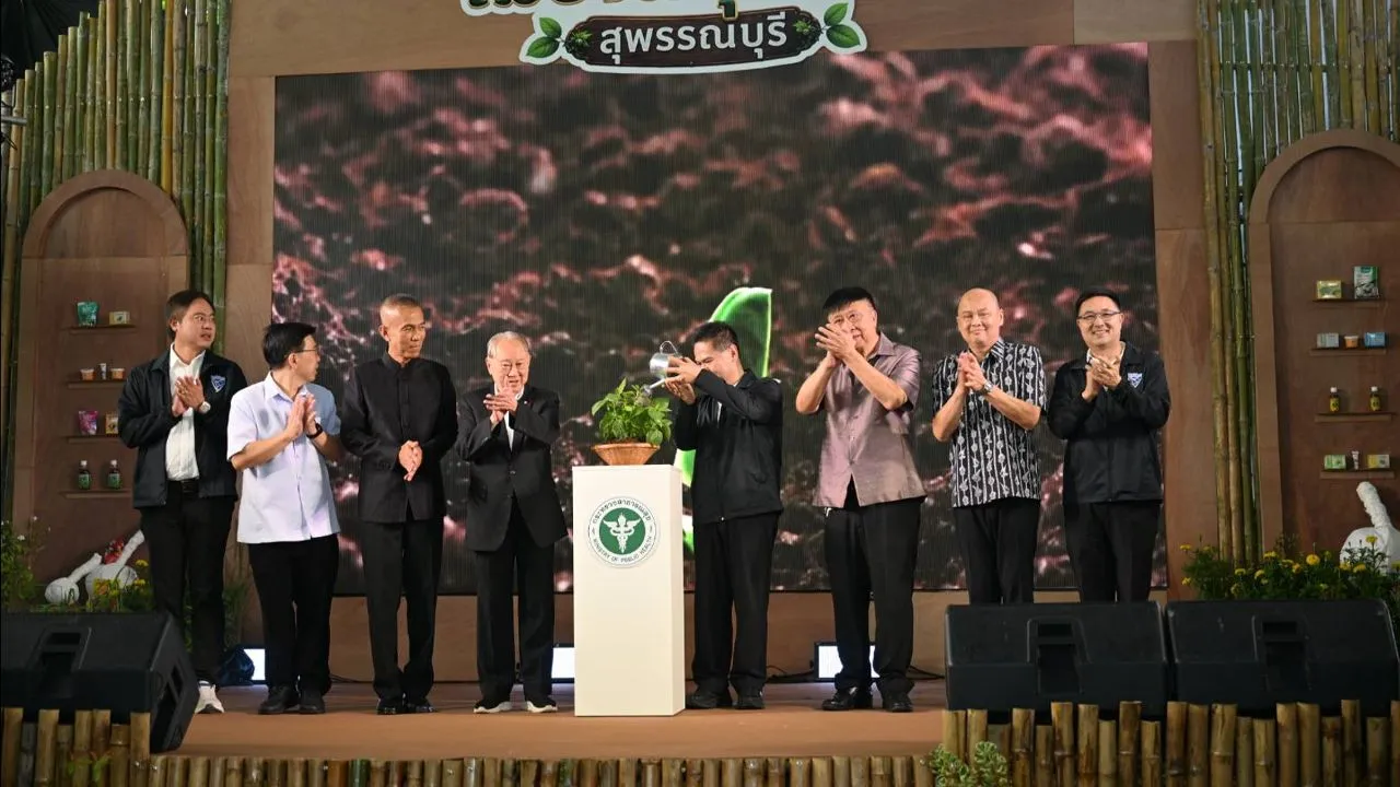 'วราวุธ'ปลื้ม 'เมืองสมุนไพร สุพรรณบุรี' ทำลูกประคบไทยดังในต่างประเทศ