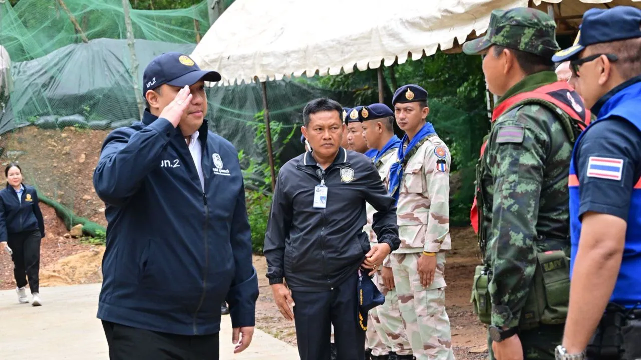 มท.2 ลงพื้นที่ชายแดนสุรินทร์ สั่ง กฟภ. เร่งขยายเขตไฟฟ้า 'ปราสาทตาควาย-เนิน 350'