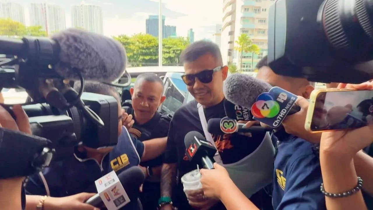 คุมตัว 'โทน บางแค' เข้า บช.ก. ลั่น ยิ่งถูกตรวจสอบก็ยิ่งสง่างาม ไม่ตอบคำถาม ทำไมกล้องแพง
