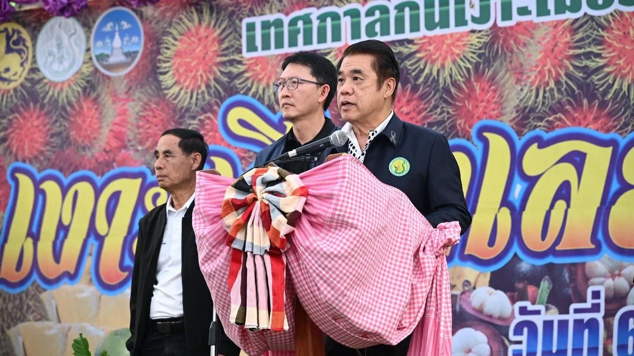 'สุริยะ' เปิดเทศกาลกินเงาะเมืองเลยของดีตำบลเสี้ยว ชูสินค้าอัตลักษณ์ท้องถิ่น