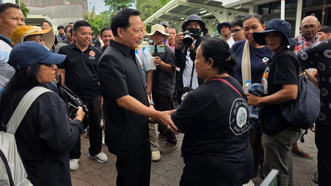 'พีมูฟ' ยุติการชุมนุมหลัง มท.รับลูก เคาะวันประชุมนัดสำคัญ 19 สิงหาคมนี้