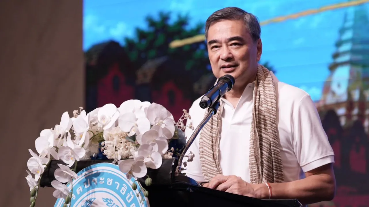 'อภิสิทธิ์' เปิดงานสายฟ้าฮ่วมใจ ฮอมแฮงเมืองเหนือ ย้ำ ปชป.เดินหน้าฟื้นศรัทธาเป็นพรรคหลัก