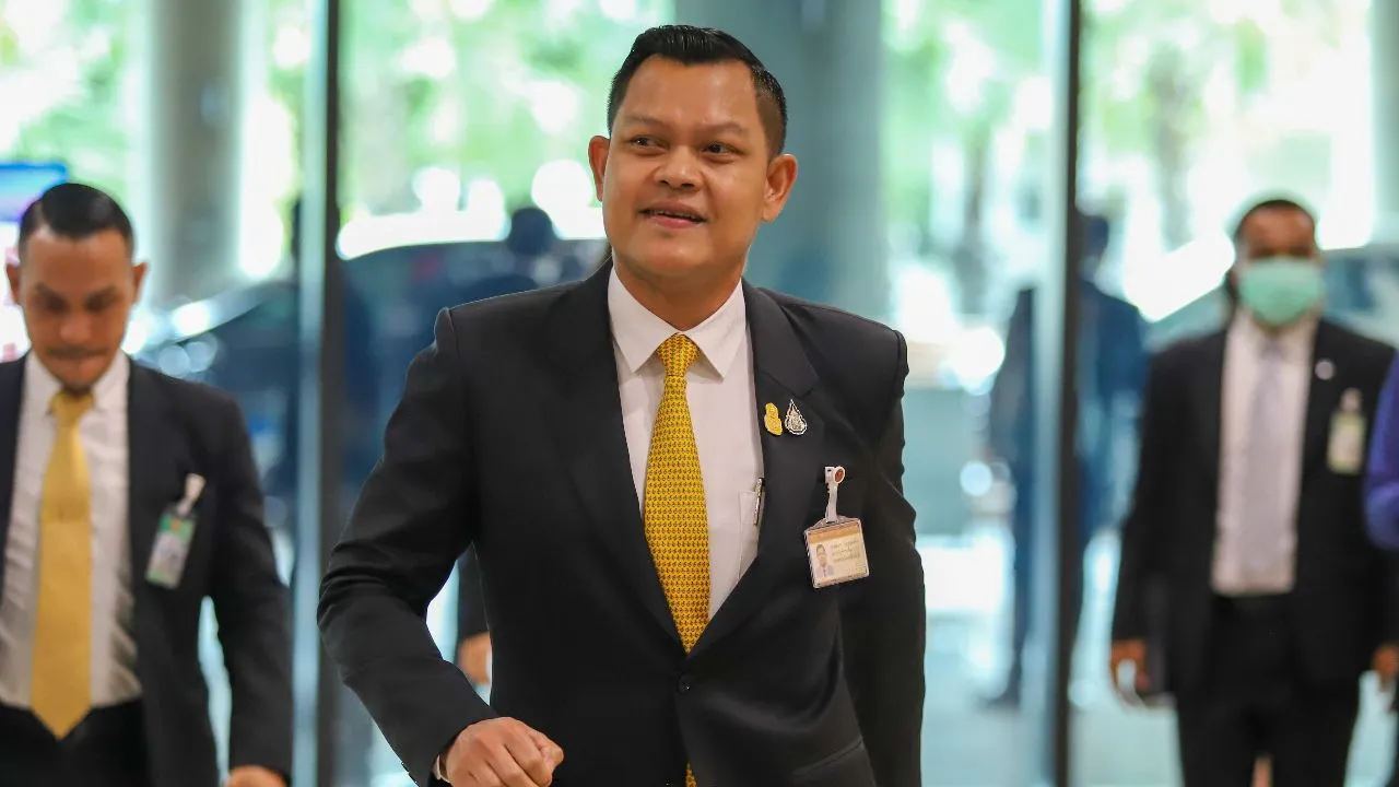 'ธนกร' ชี้ คนเรียกร้อง 'ไทยช่วยไทยพลัส' เหน็บพวกโจมตี ให้ดูใครใช้งบฯ ฉลาดกว่า