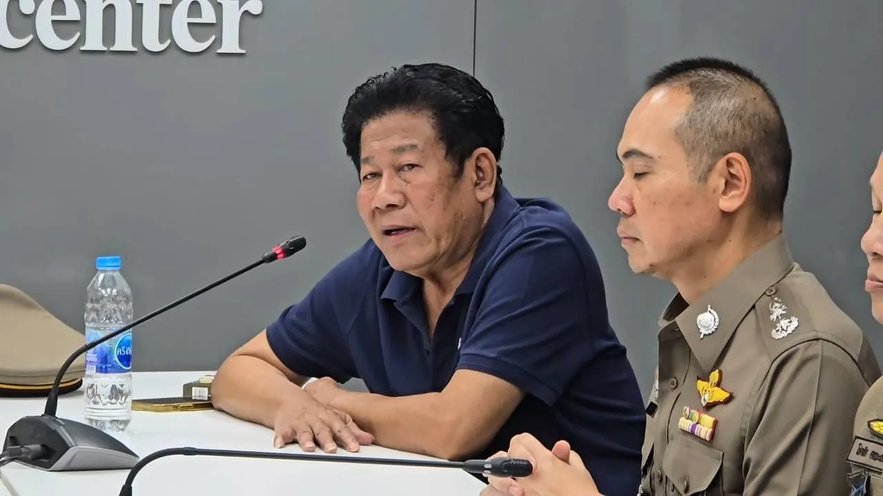 'กรมควบคุมโรค' เอาผิด 'ฉลอง เรี่ยวแรง' สูบบุหรี่ในโรงพัก ปรับ 5,000 บาท