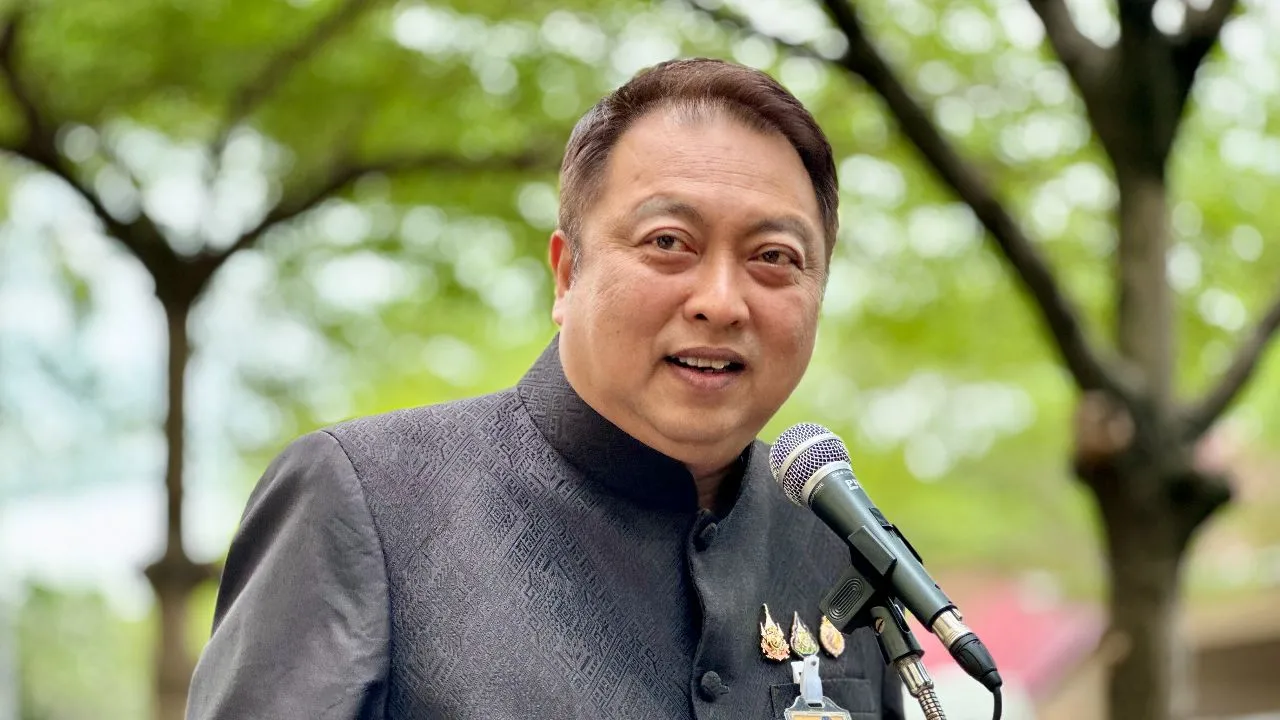 'สุชาติ' ปัดไม่รู้ข้อมูลดีลงูเขียว บอกเจอ 'บุญยิ่ง' สส.กล้าธรรม แค่ในสภาฯ ยกรัฐบาลอนุทินแข็งแรง